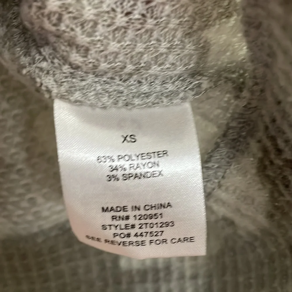 Cozie camo cropped hoodie.  XS - Picture 5 of 5